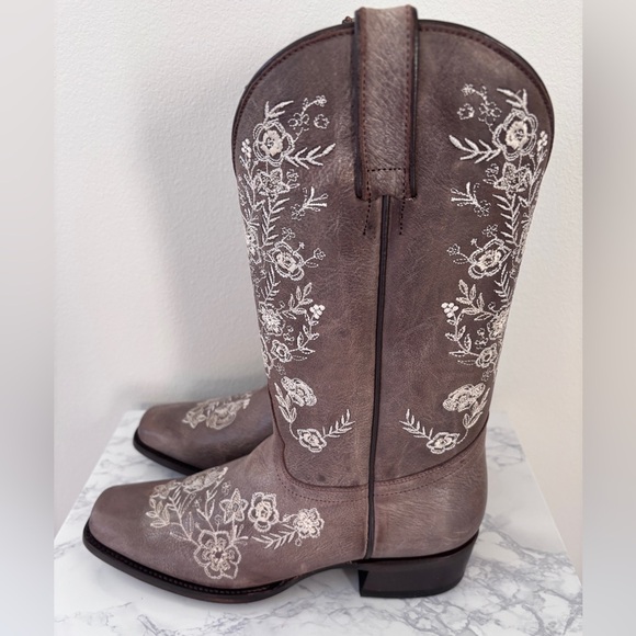 Embroidered Floral Western Boots - Picture 3 of 4